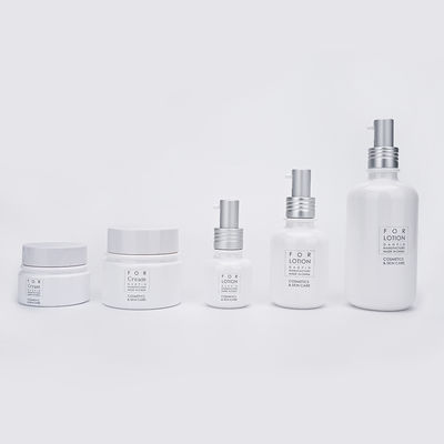 品質  Multifunctional Cosmetic Plastic Bottles With Pump Matte / Shiny Finish 工場