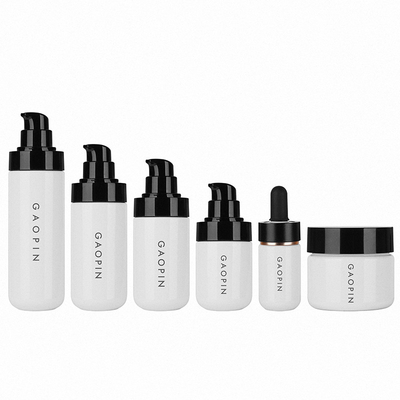 50ml 80ml 100ml 120mlの贅沢なskincareの一定の包装の化粧品は瓶の容器をクリーム状にする